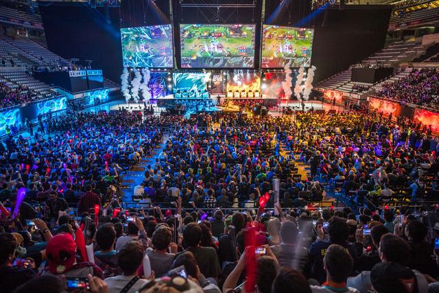 日子越来越有判头了，LPL前职业选手从野区到监狱