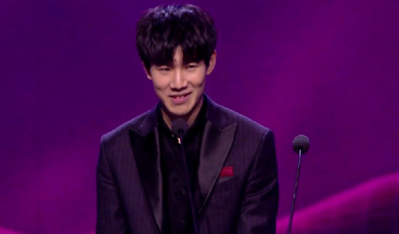 LPL夏季赛首周官方日均观众略高于春季赛，但不及老头杯