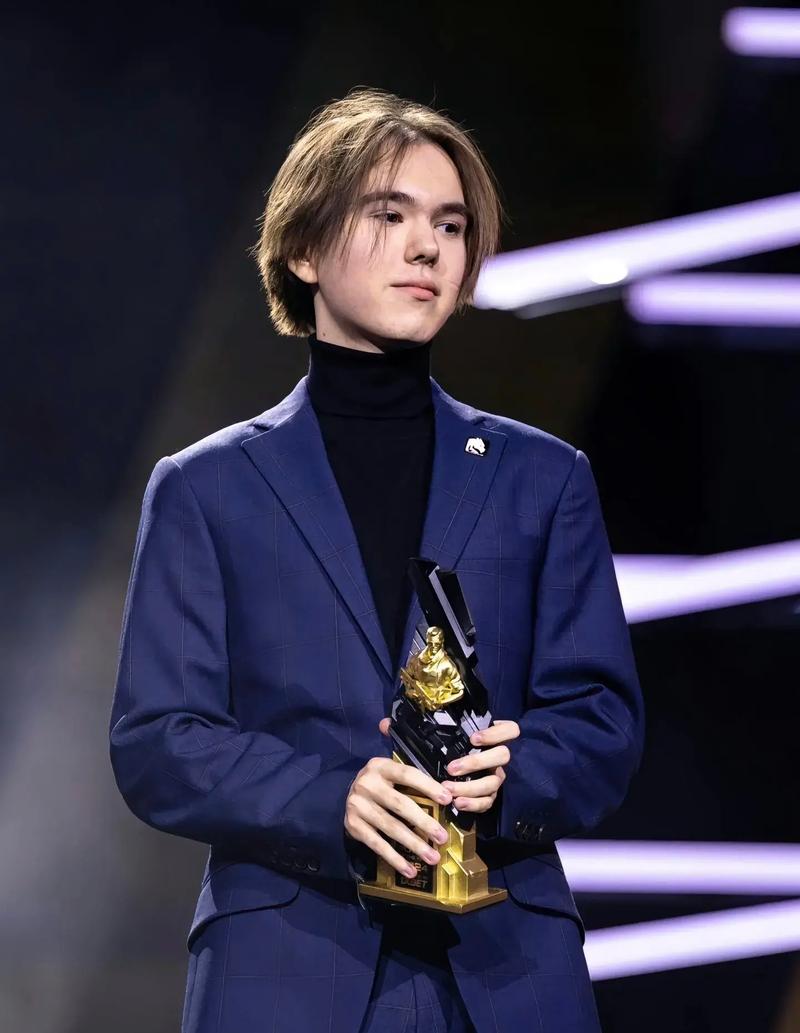 【赛后战报】还是做不到！2：1战胜RNG拿到赛季首胜